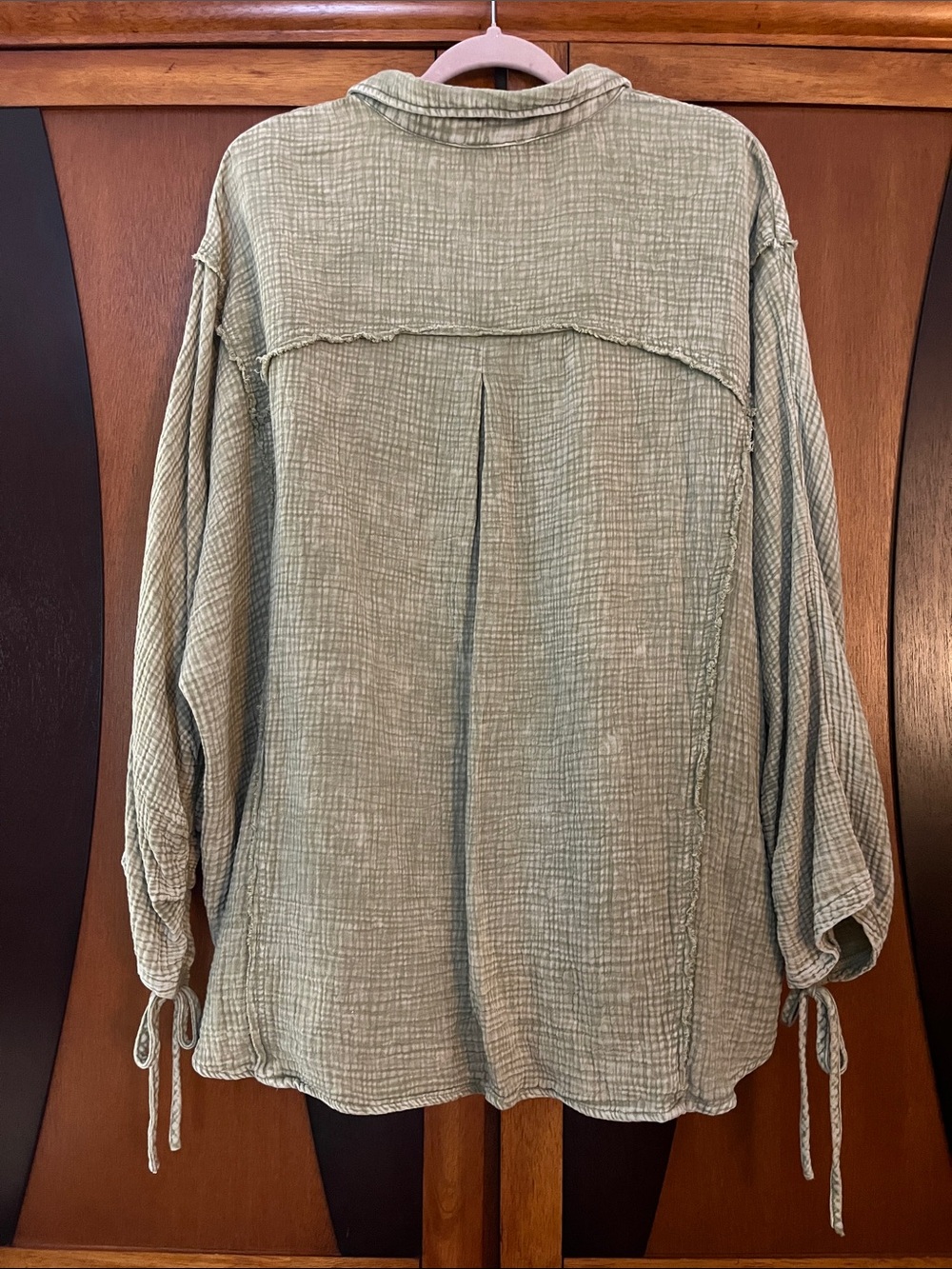 Easel Oversized Acid Washed Sage Green Gauze Button-Up Shirt w/Ruched Sleeves - Picture 7 of 10
